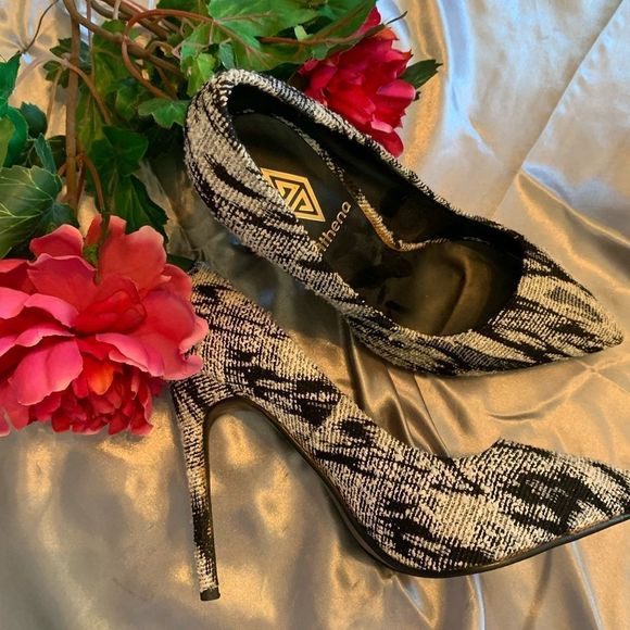 Black and Cream Cloth Heels 7.5 - Picture 4 of 8